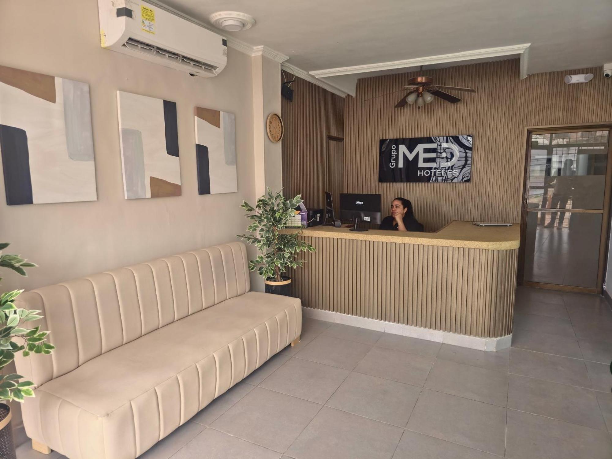 Med Hotel *